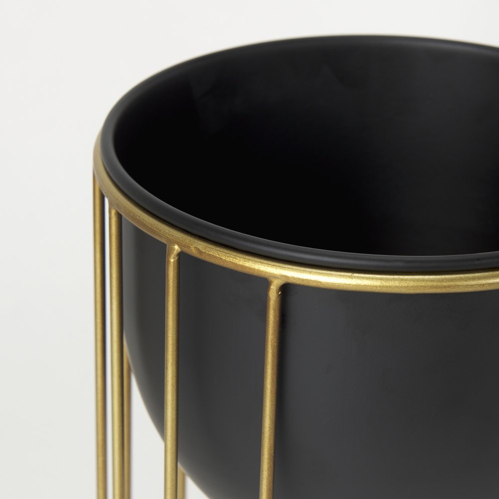 Set of Two Black Metal 20 Ounce Round Pot Planters